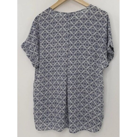 Max Studio Blue‎ & White Chiffon Split V-Neck Blouse Sz M Boho, Preppy, Workwear - Picture 3 of 9